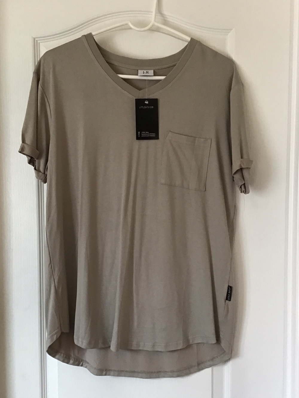 Adult women’s Short Sleeve V-Neck Pocket T-Shirt - Taupe